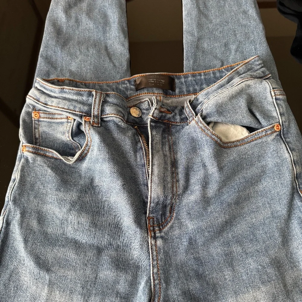 Jeans - Picture 1 of 3